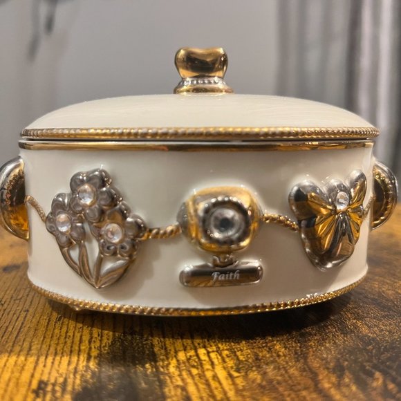 Music Box - Picture 4 of 4